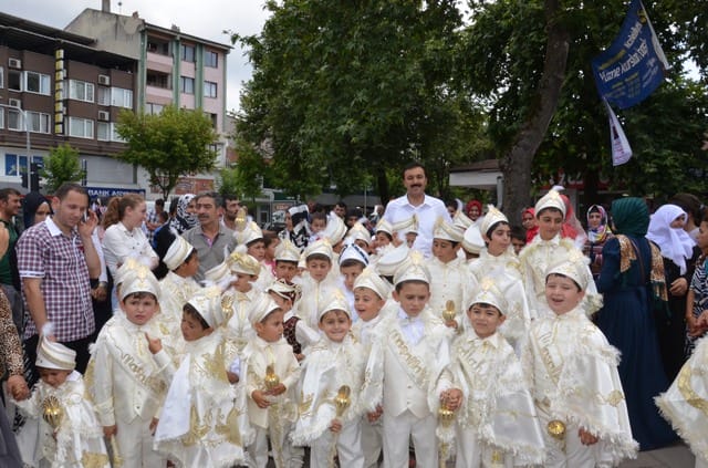 HAYIRSEVERLERİN KATKISI İLE TOPLU SÜNNET