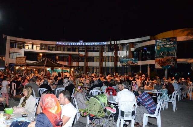 İRFAN MECLİSİNDE DİNİ SÖYLEŞİLER