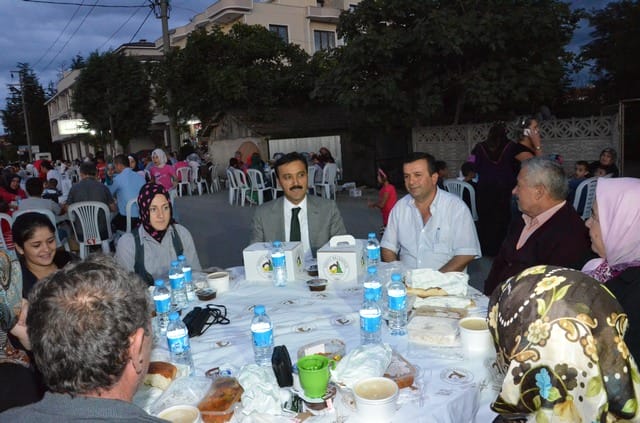 AZİZİYE MAHALLESİNDE İFTARA KATILIM YÜKSEK OLDU