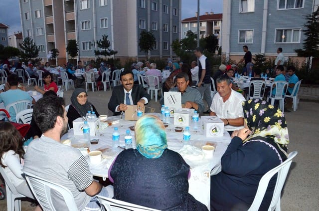 KOÇYAZI MAHALLESİNDE 2 BİN 500 KİŞİLİK İFTAR