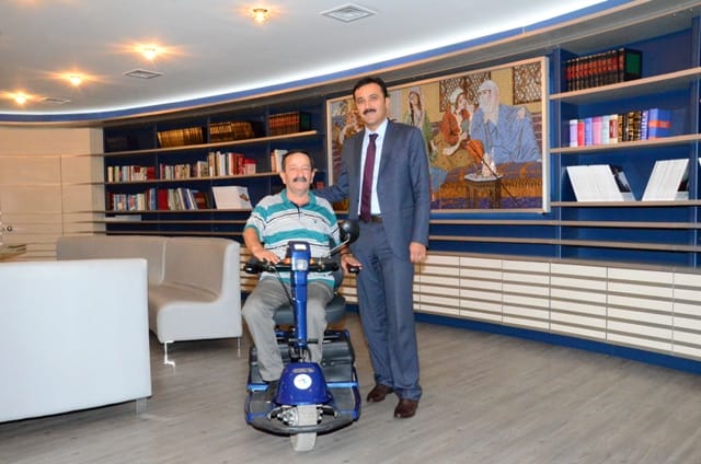 BAŞKANDAN AKÜLÜ ENGELLİ ARABASI