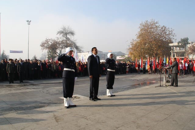 ATATÜRK KALPLERDE YAŞATILIYOR