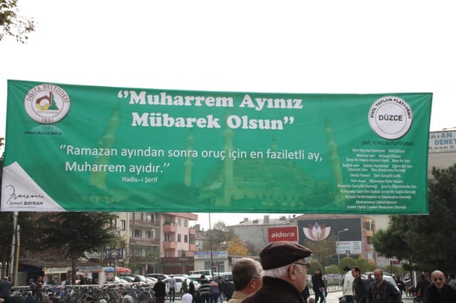 AŞURE DAĞITILDI