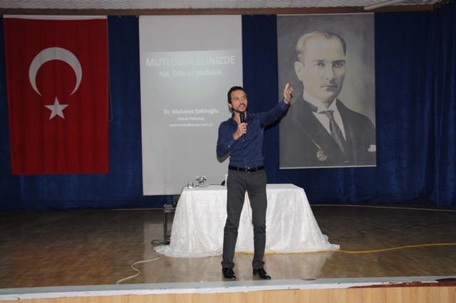 KONFERANSA BÜYÜK İLGİ
