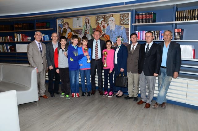SATRANÇ ŞAMPİYONLARININ ZİYARETİ