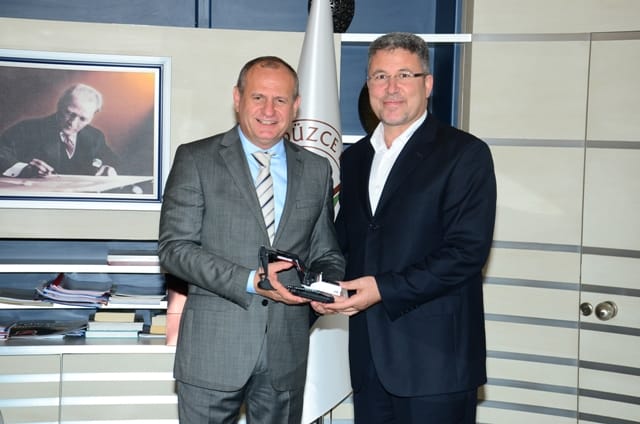 OYUNCAK DOZER HEDİYE ETTİ