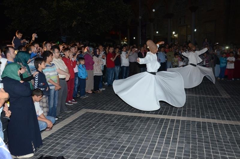 BERAT KANDİLİNDE SEMAZEN GÖSTERİSİ