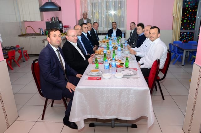 BAŞKAN KELEŞ SARAY ANAOKULUNUN İFTAR SOFRASINA KONUK OLDU