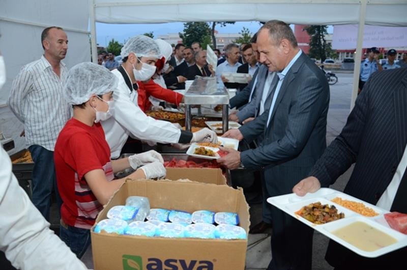 BAŞKAN KELEŞ VE MECLİS ÜYELERİ İFTAR ÇADIRINDA