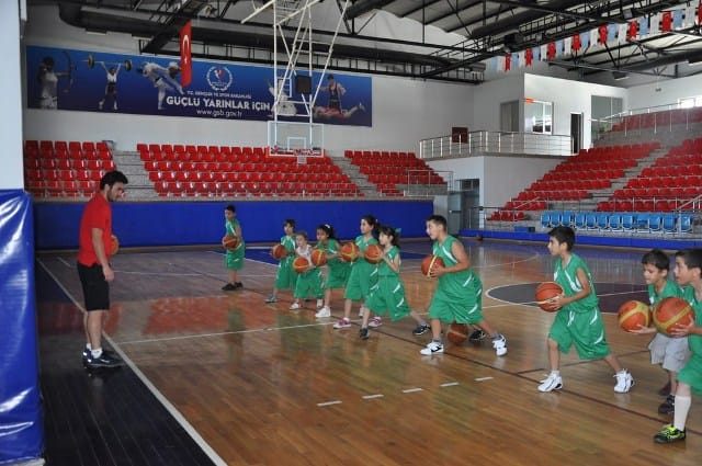YAZ TATİLLERİNİ SPOR YAPARAK DEĞERLENDİRİYORLAR