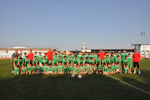 100 KİŞİLİK FUTBOLCU ORDUSU GELECEK VAAT EDİYOR