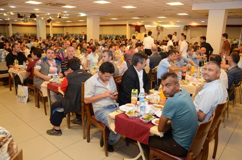 DÜZCE BELEDİYE PERSONELİ İFTARDA BULUŞTU