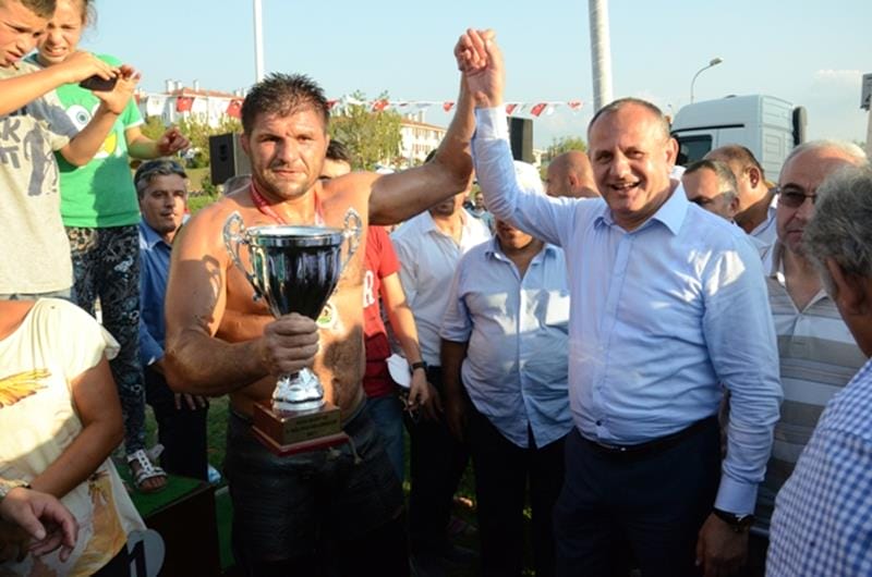 DÜZCE BELEDİYESİ ALTIN KEMER VERECEK