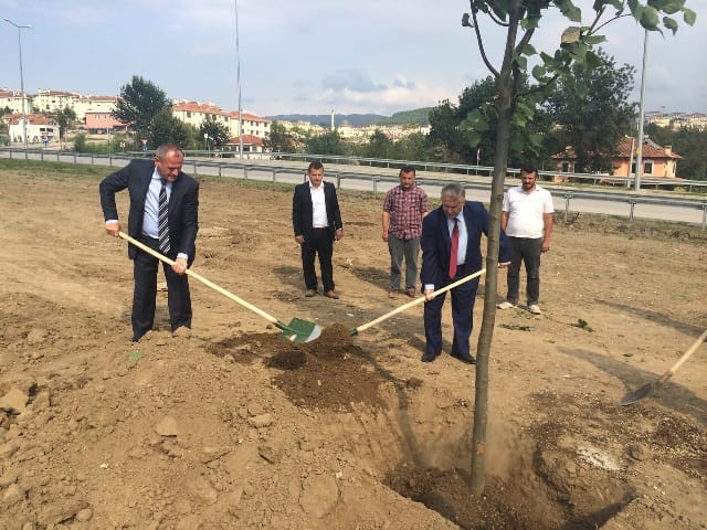 İLK AĞAÇLARI KENDİ DİKTİ
