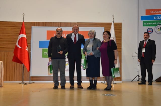 56 AKADEMİSYENE PLAKET VERİLDİ