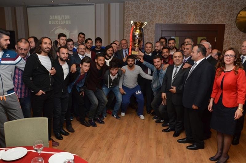 DÜZCESPOR´A ŞAMPİYONLUK YEMEĞİ