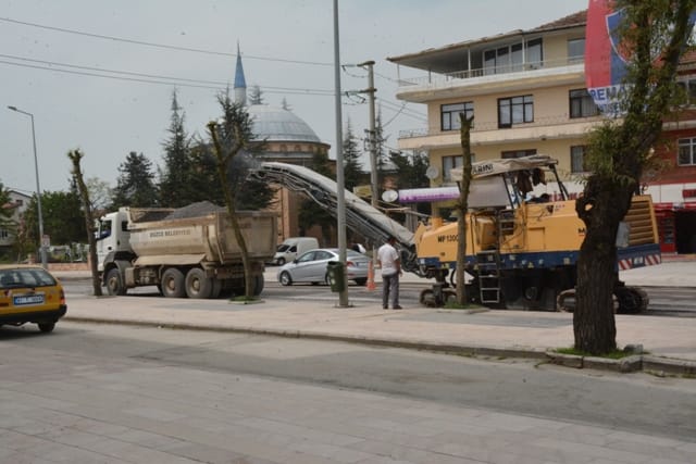 DÜZCE´DE İLK DEFA BAZALT ASFALT YAPILIYOR