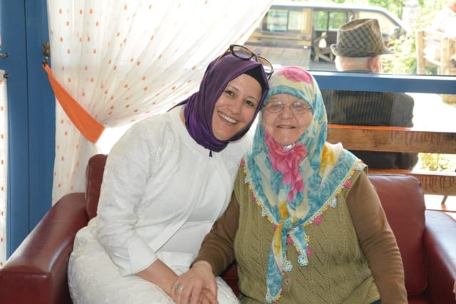 HUZUREVİNDE ANNELER GÜNÜ