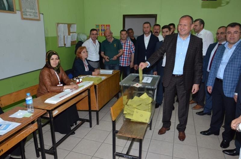 BAŞKAN KELEŞ OY KULLANDI