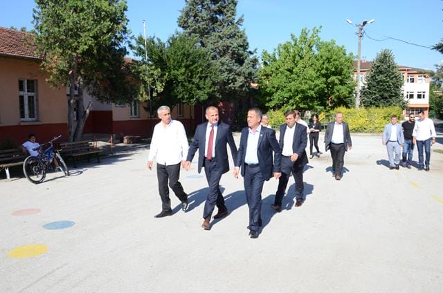 BAŞKAN MUHTARLARLA MAHALLELERİ GEZDİ