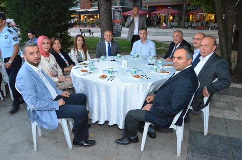 DÜZCELİLERLE BİRLİKTE ORUÇ AÇTILAR