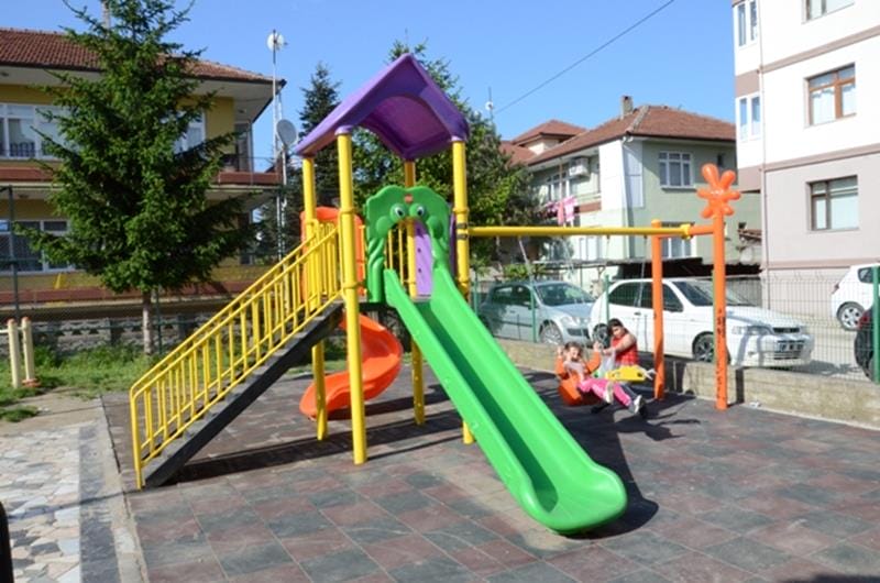 MAHALLELERİN PARK EKSİKLERİ TAMAMLANIYOR