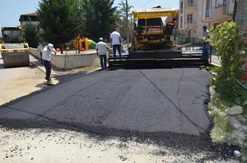 MAHALLELERİN ASFALT EKSİKLERİ TAMAMLANIYOR