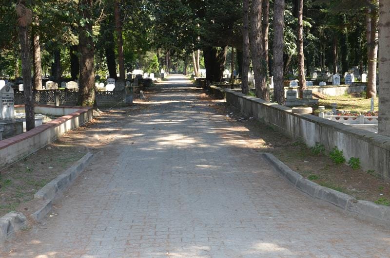 ŞEHİR MEZARLIĞINDA YENİLEME ÇALIŞMALARI BAŞLIYOR
