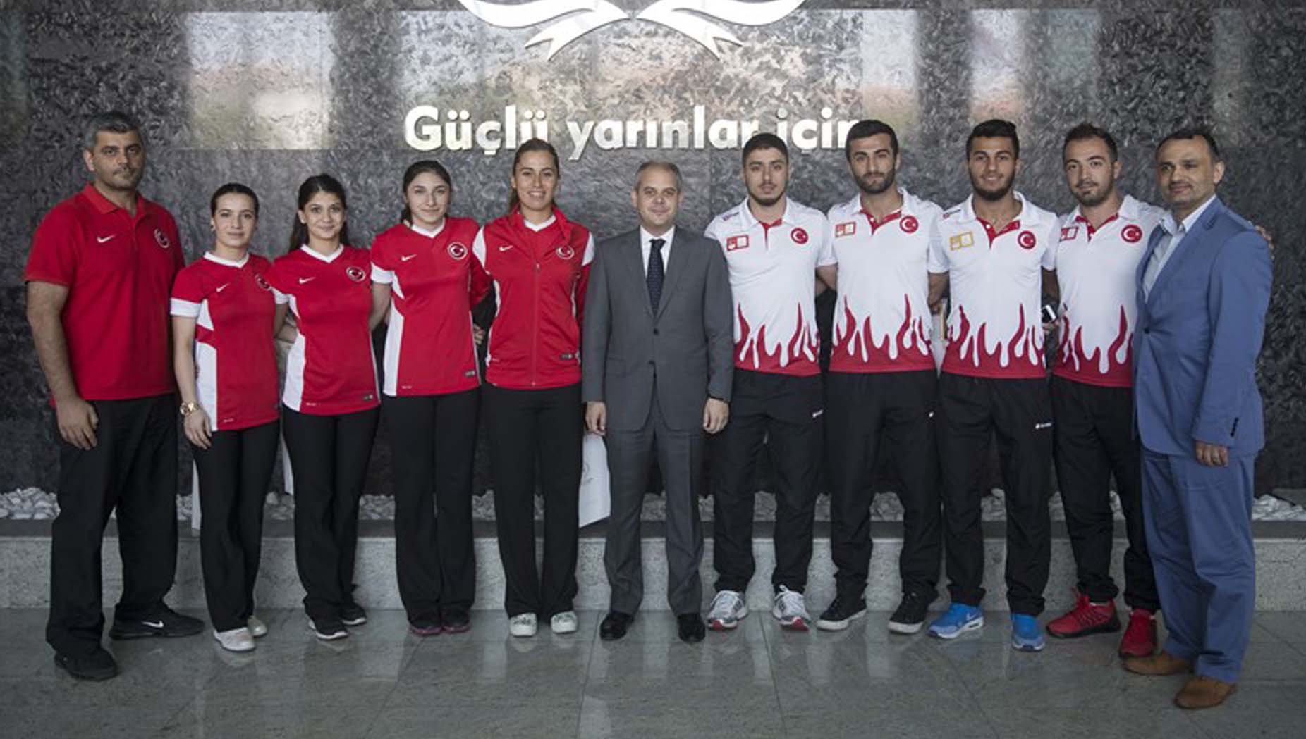 MİLLİ SPORCULAR BAKAN KILIÇ´I ZİYARET ETTİ