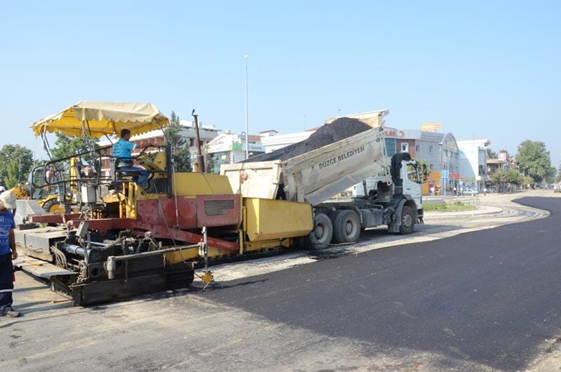 HASTANE CADDESİNE BAZALT ASFALT SERİLİYOR