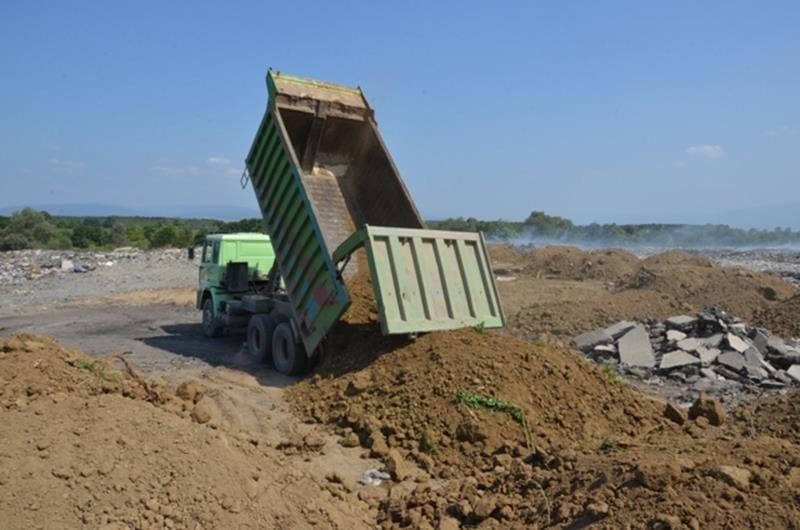 VAHŞİ ATIK DEPOLAMAYA DÜZCE BELEDİYESİ´NDEN MÜDAHALE