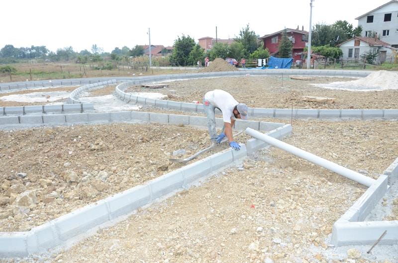 MAHALLELERE YENİ PARKLAR KAZANDIRILIYOR