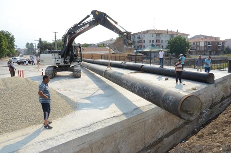 İÇME SUYU HATLARINDA GENEL BAKIM YAPILIYOR