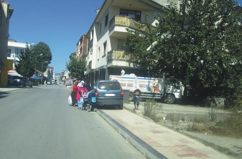 KALDIRIMLARDAKİ ARAÇLARA CEZA
