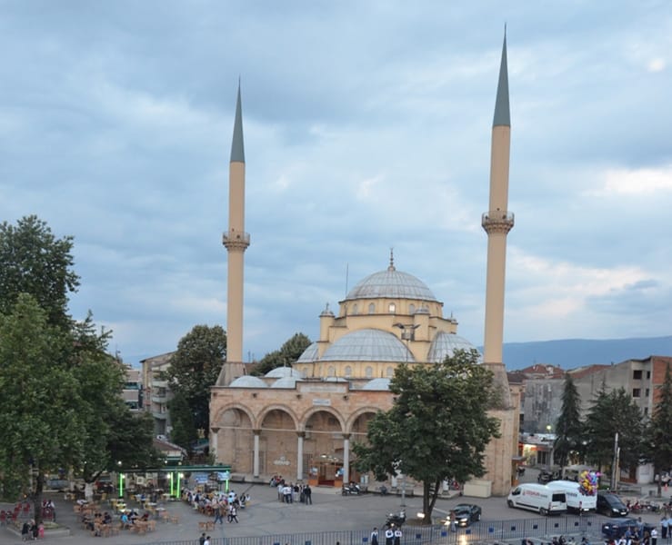 DÜZCE BELEDİYESİ CAMİLERİN BAKIMINI HER AY YAPIYOR