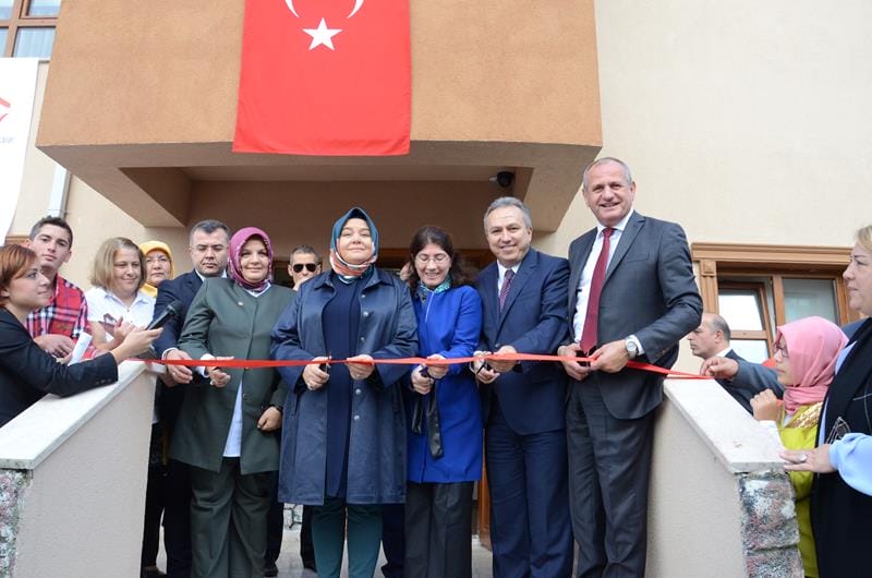 ÇOCUK EVLERİ SİTESİNİ BAKAN GÜRCAN AÇTI