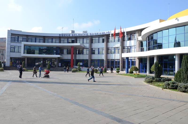 DÜZCE BELEDİYESİ EMEKLİ PERSONELİNİ SEVİNDİRDİ