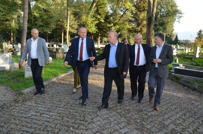 ŞEHİR MEZARLIĞINA BAKIM TALİMATI