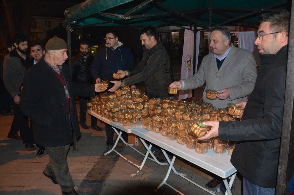 5 BİN KANDİL SİMİDİ DAĞITILDI