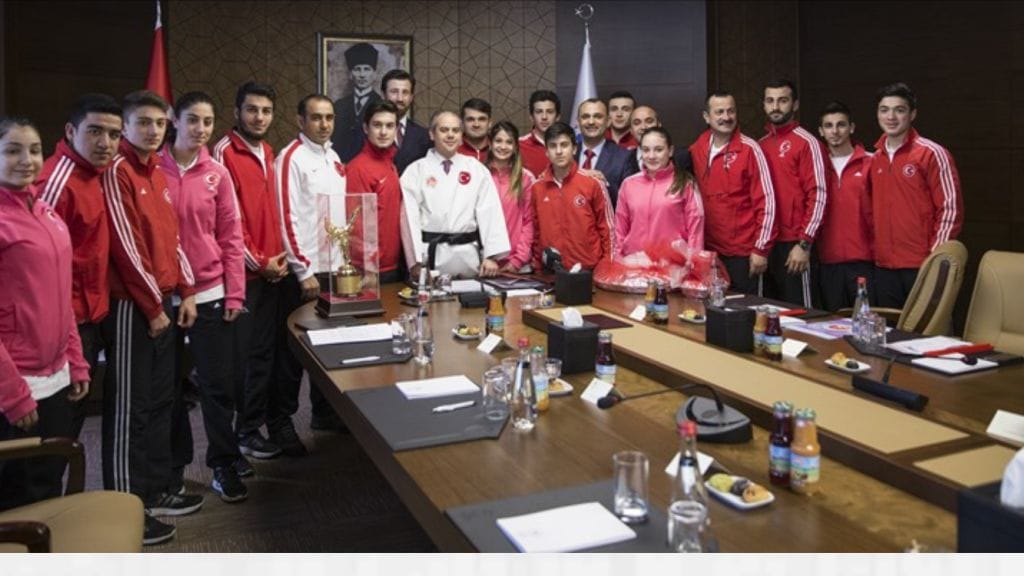DÜZCELİ ŞAMPİYON KARATECİLER BAKAN HUZURUNDA