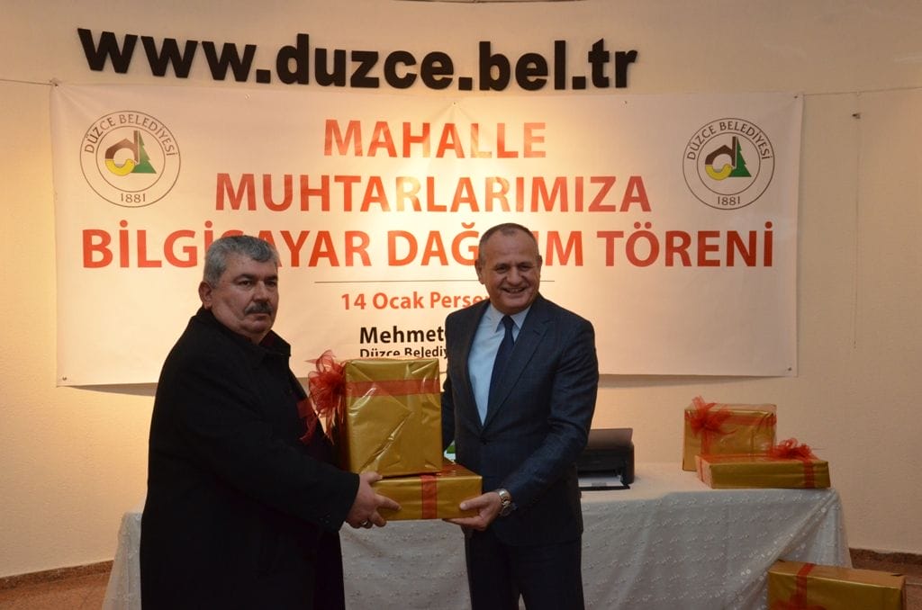 MUHTARLARA BİLGİSAYAR VERİLDİ