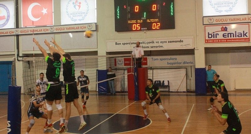 VOLEYBOL TAKIMI YERİNİ KORUDU