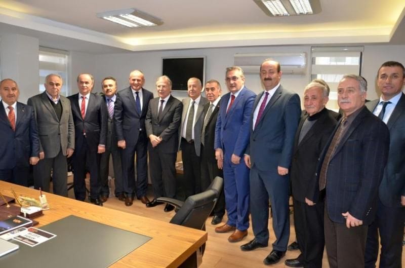 BAŞKAN ESKİ BAKANLA GÖRÜŞTÜ