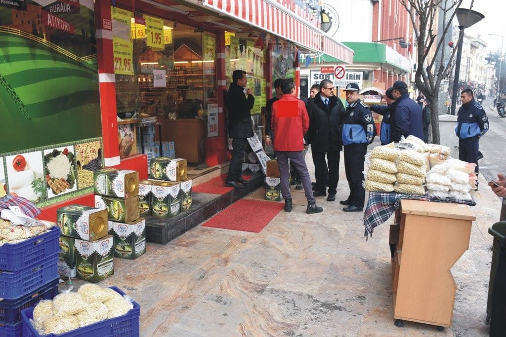 KALDIRIM İŞGALİNE İZİN VERİLMEYECEK