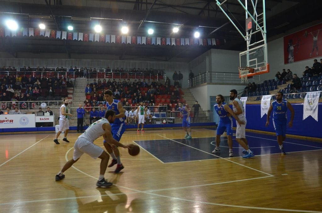 BASKETBOLDA DENK KUVVETLERİN MAÇI