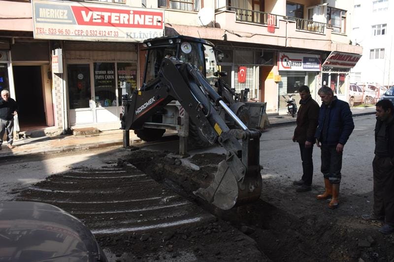 İÇME SUYU HATTINDA BAĞLANTI KONTROLLERİ YAPILIYOR