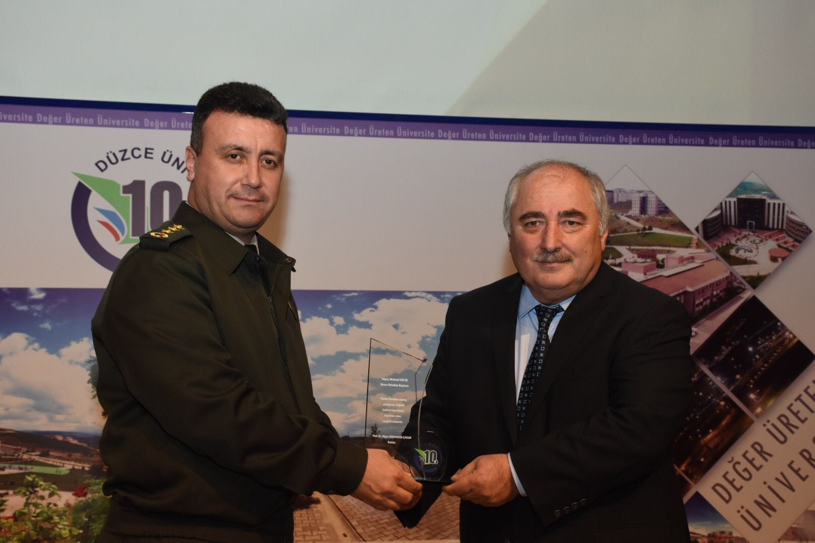 ÜNİVERSİTEDEN BELEDİYEYE PLAKET