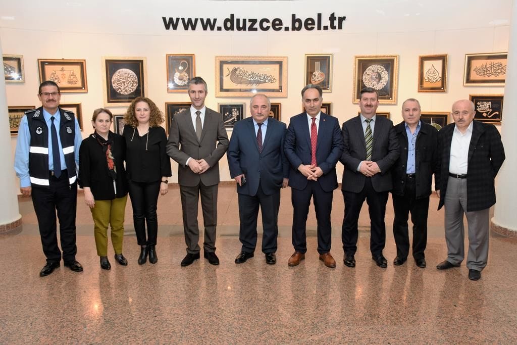 BELEDİYE PROTOKOLÜ ALTAY’IN SERGİSİNİ GEZDİ