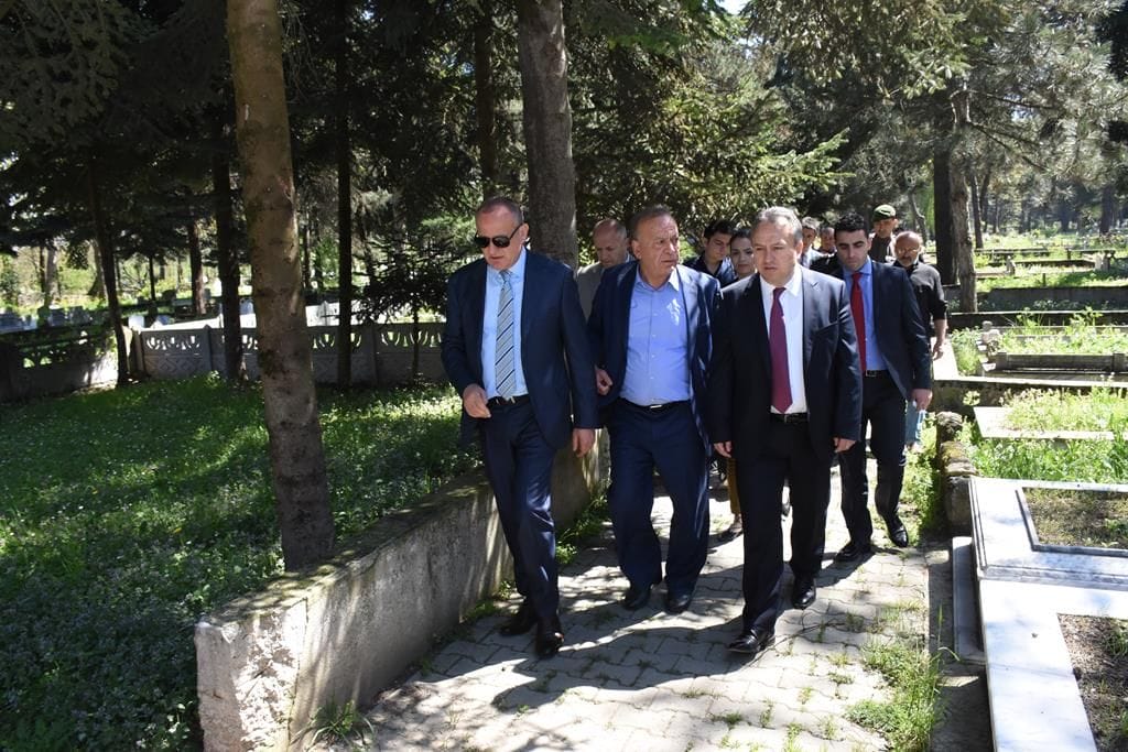 DÜZCE LİSESİ PARKI VE MEZARLIKLAR İNCELENDİ