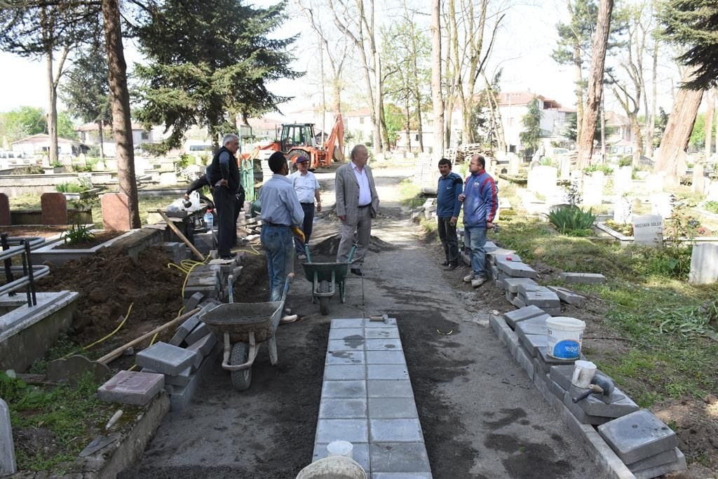 YENERSOY, MEZARLIKLARDAKİ ÇALIŞMALARI İNCELEDİ